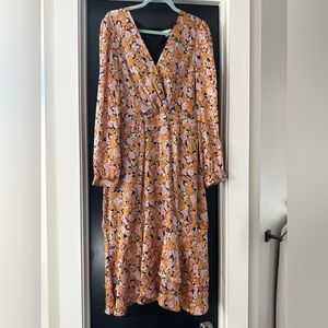 WAYF Long sleeve floral dress